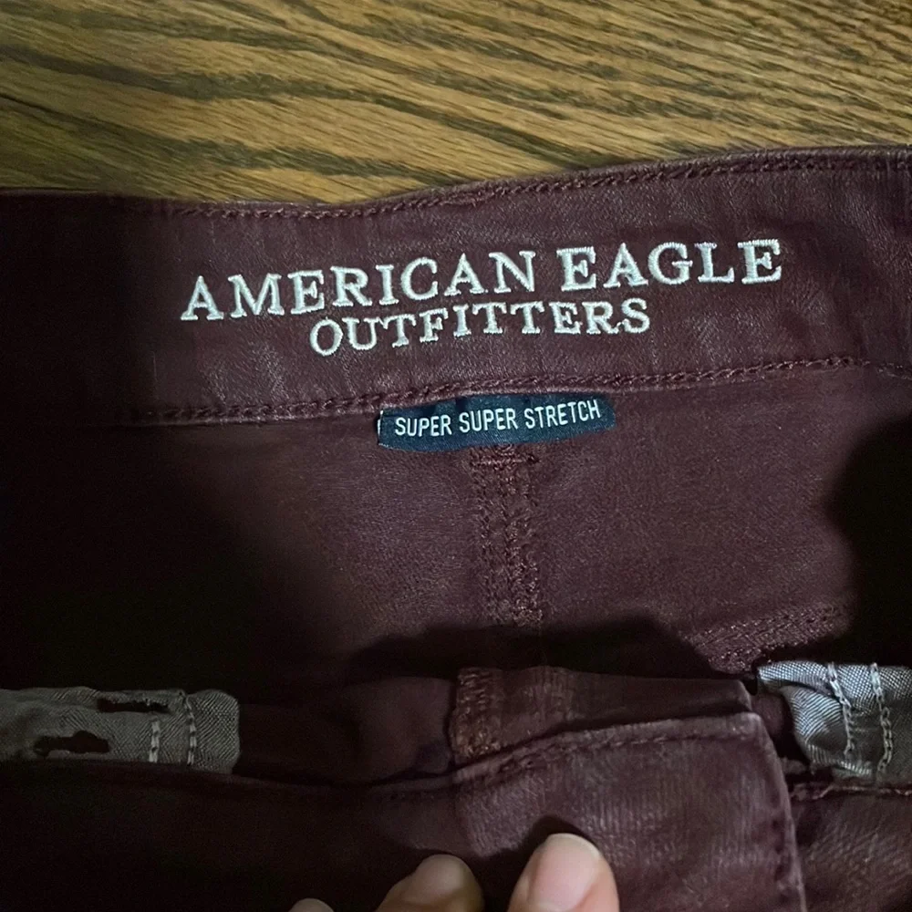 American Eagle wine colored Shorts - Picture 3 of 4